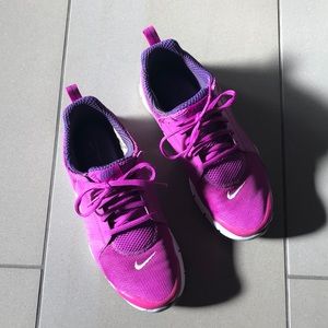 Nike comfort footbed sneakers